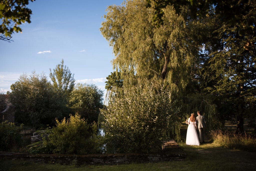 Glorious sunny day in the heart of the Cotswolds for this beautiful wedding at Oxleaze Barn. The conditions could not have been more perfect for the couple