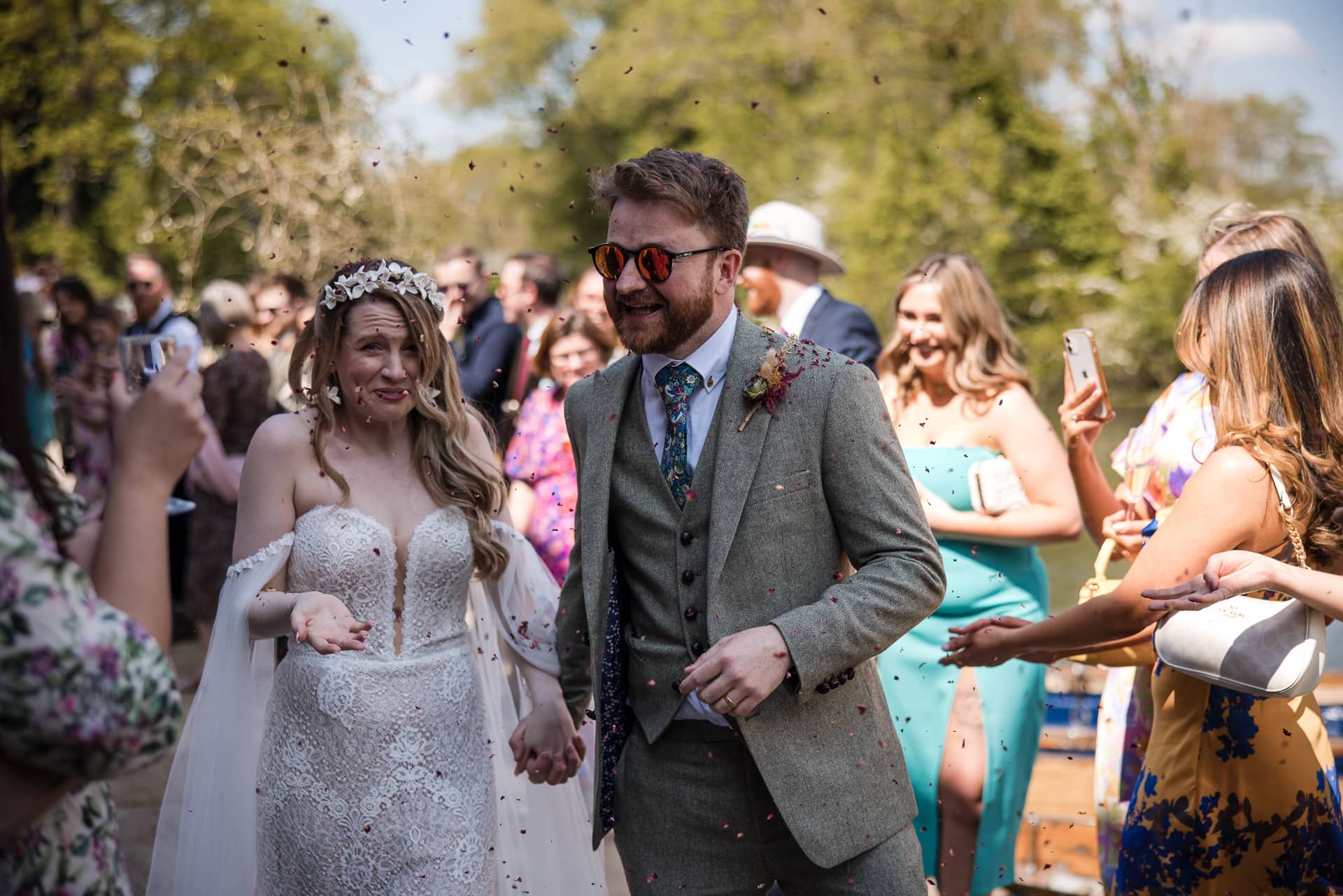 Bride and Groom confetti at the Cherwell Boathouse