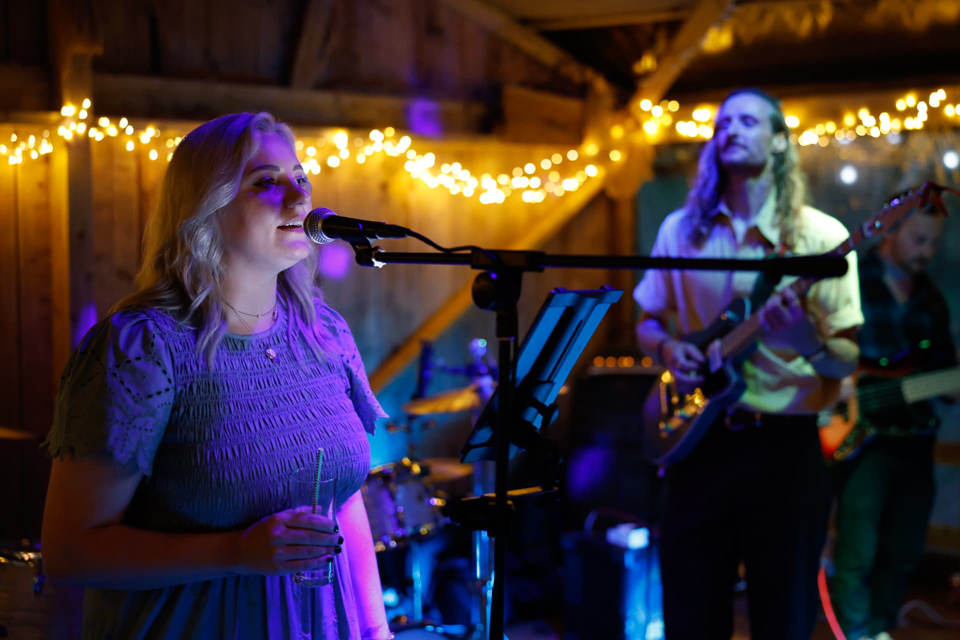 Girl singing with live band at Endeavour Woodland Wedding
