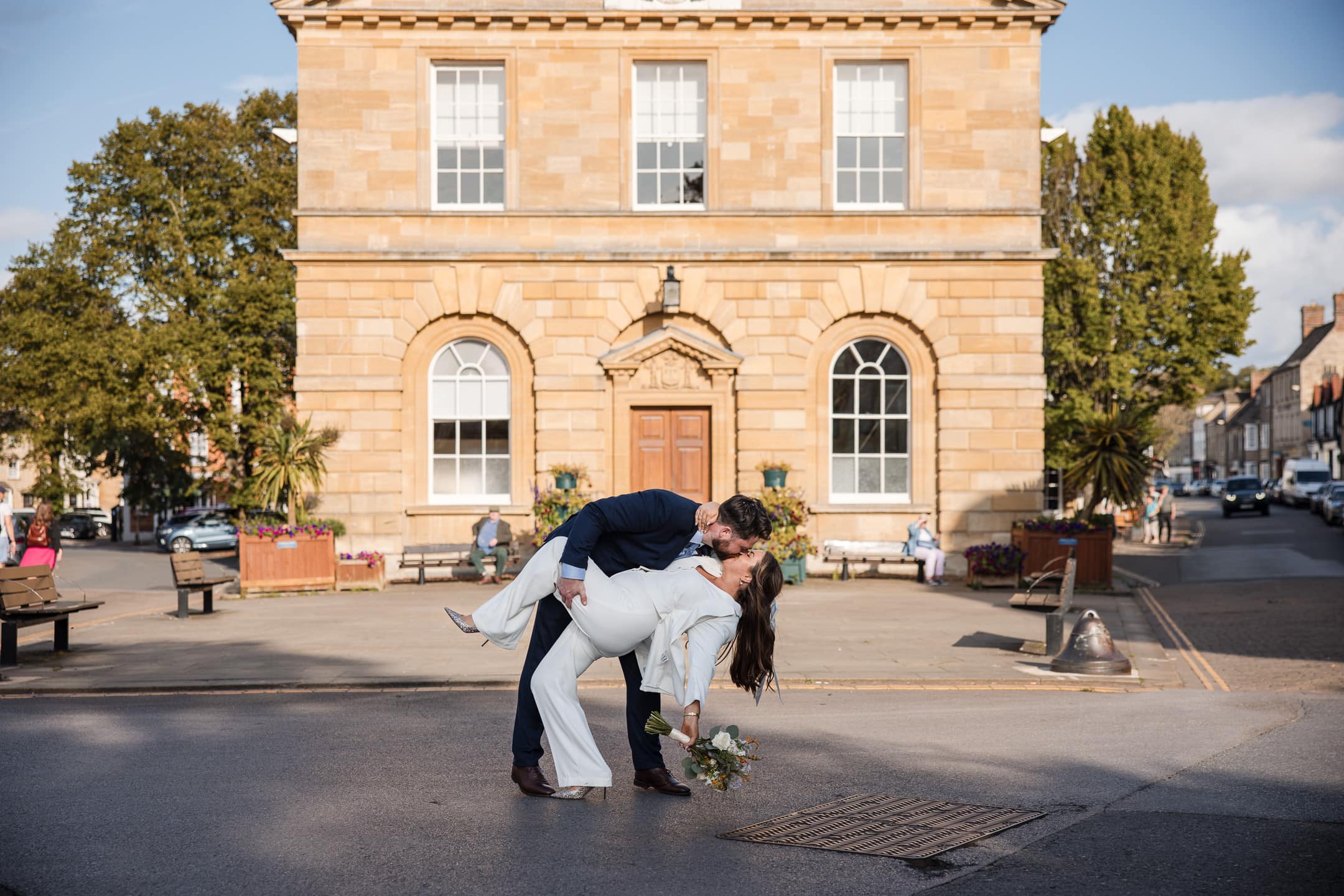 Just married and a big kiss outside the Woodstock Townhall