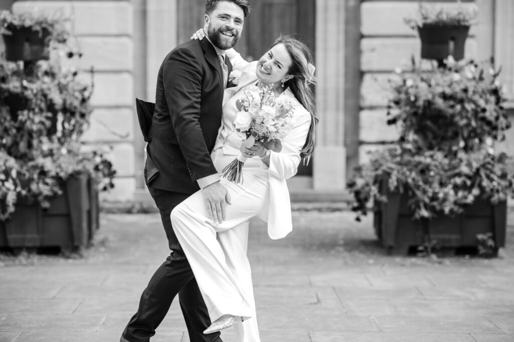 Couple just married at Woodstock Townhall